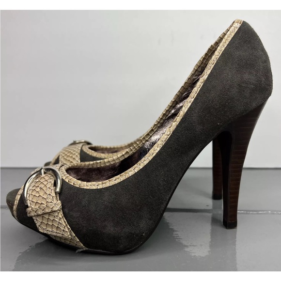 Steve Madden “Lezlie” Deep Grey Suede Snakeprint Buckle Peep Toe Heels Sz 5.5M - Picture 4 of 9